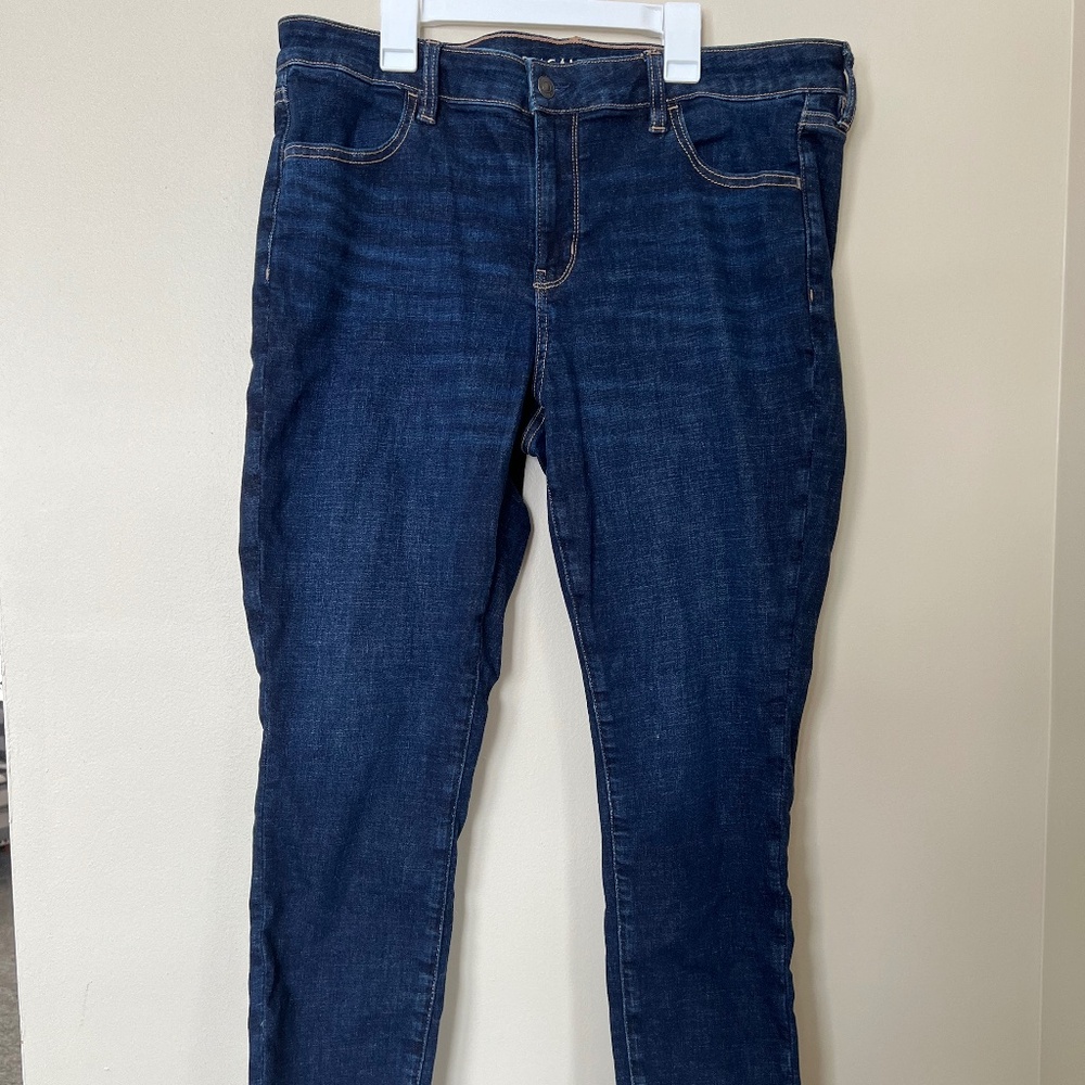 American Eagle women’s next level stretch denim, size 16 short